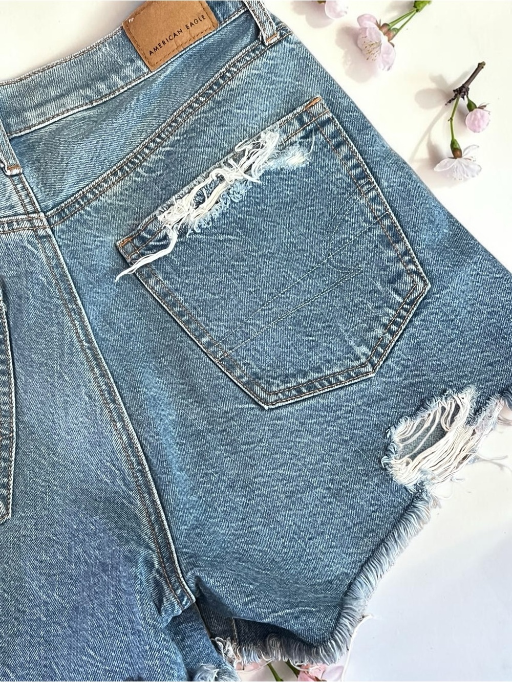 American Eagle Highest Rise 90’s Boyfriend distressed Jeans Shorts - Picture 16 of 16